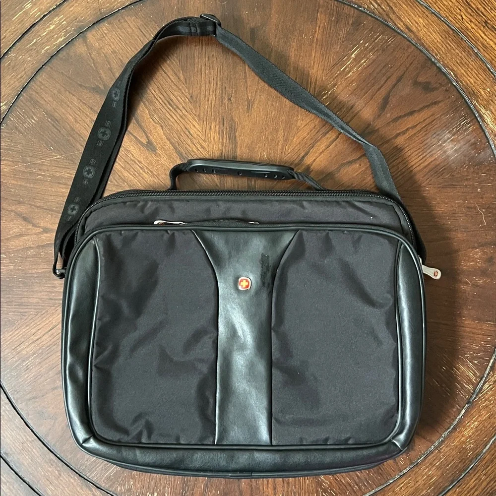 Victorinox Swiss Army Laptop Briefcase Bag Preowned